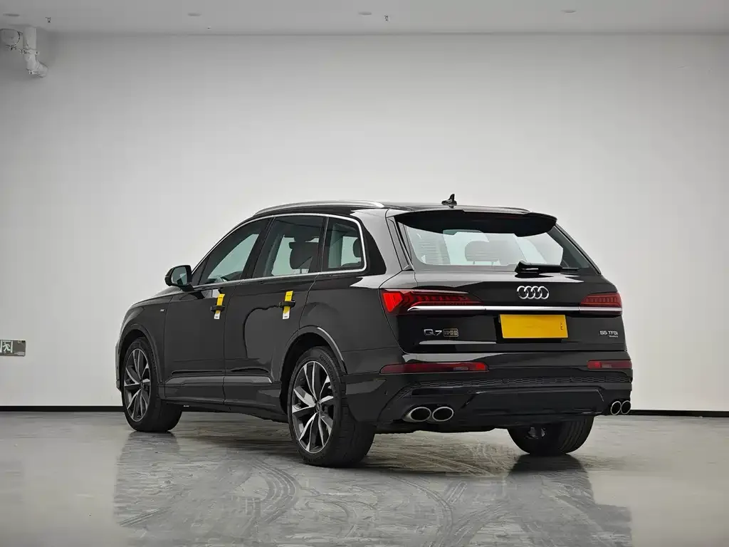 Audi Q7 2024 из CN, фото 3