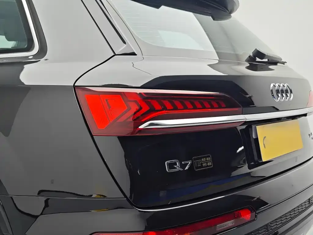 Audi Q7 2024 из CN, фото 7