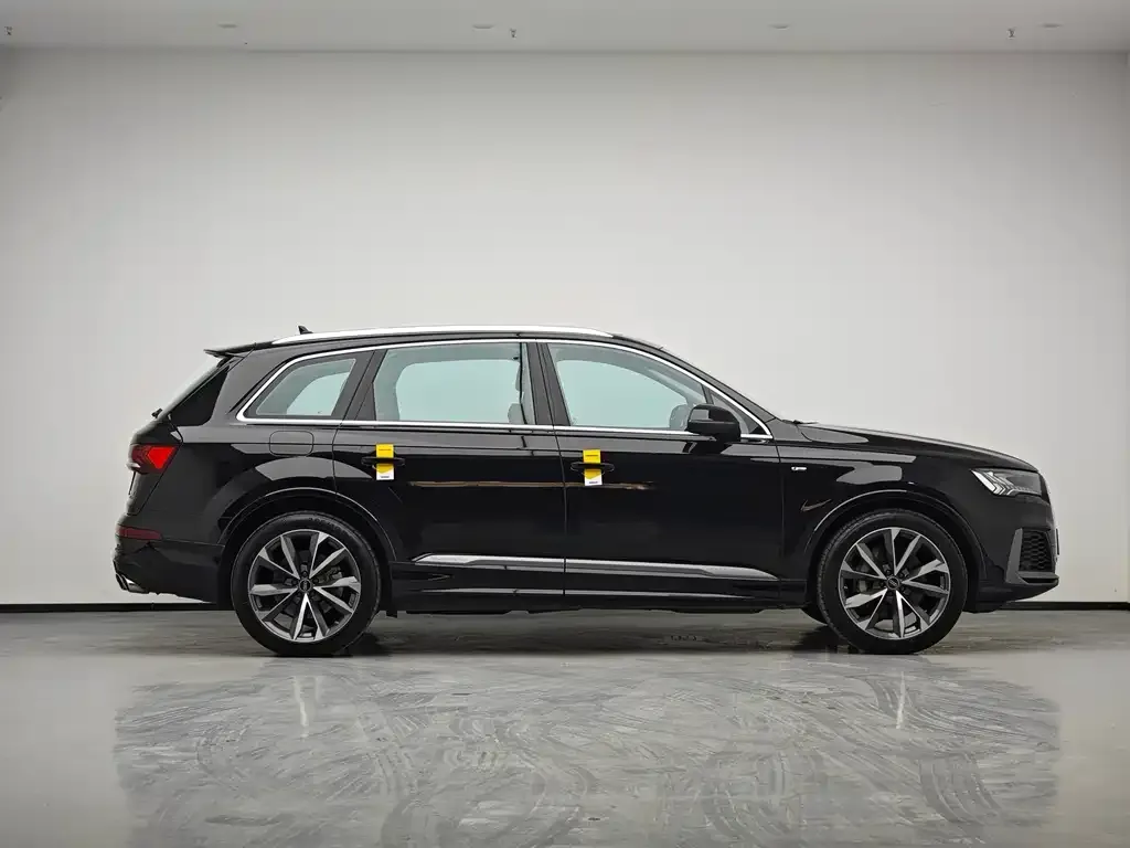 Audi Q7 2024 из CN, фото 2