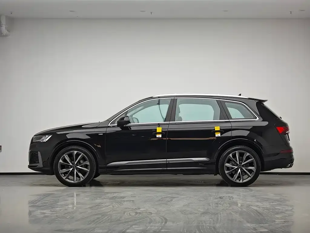 Audi Q7 2024 из CN, фото 5
