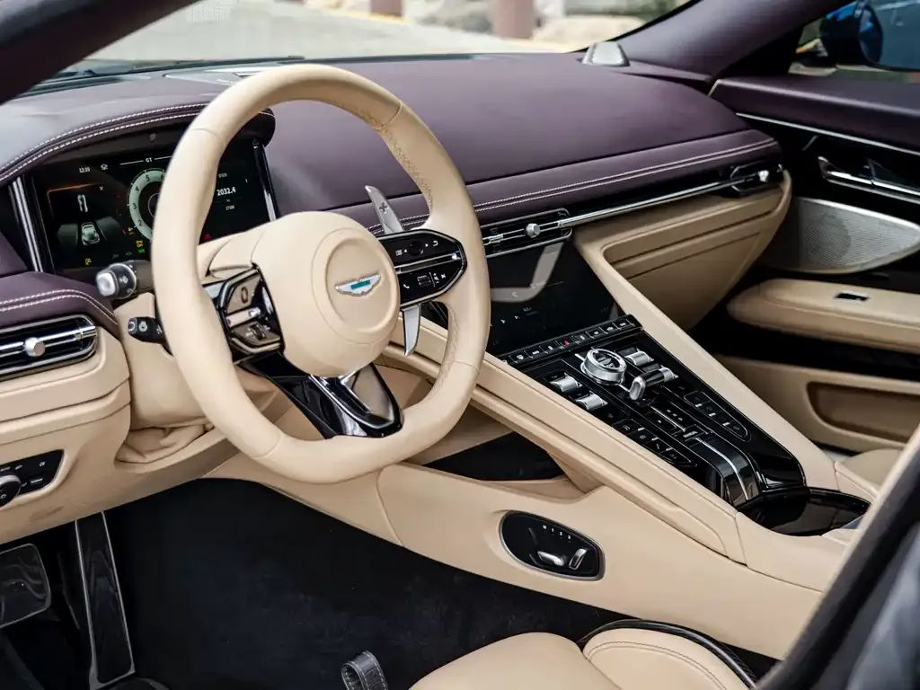 Aston Martin DB12 2024 из CN, фото 4
