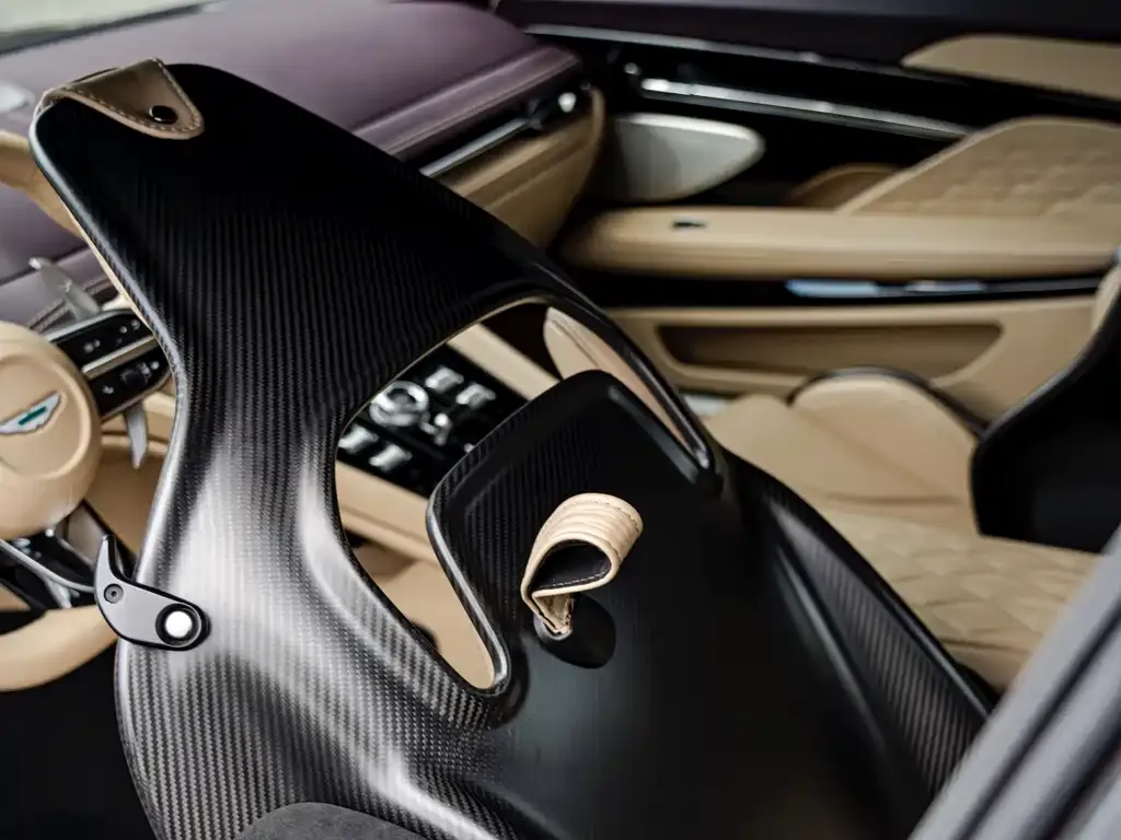 Aston Martin DB12 2024 из CN, фото 9