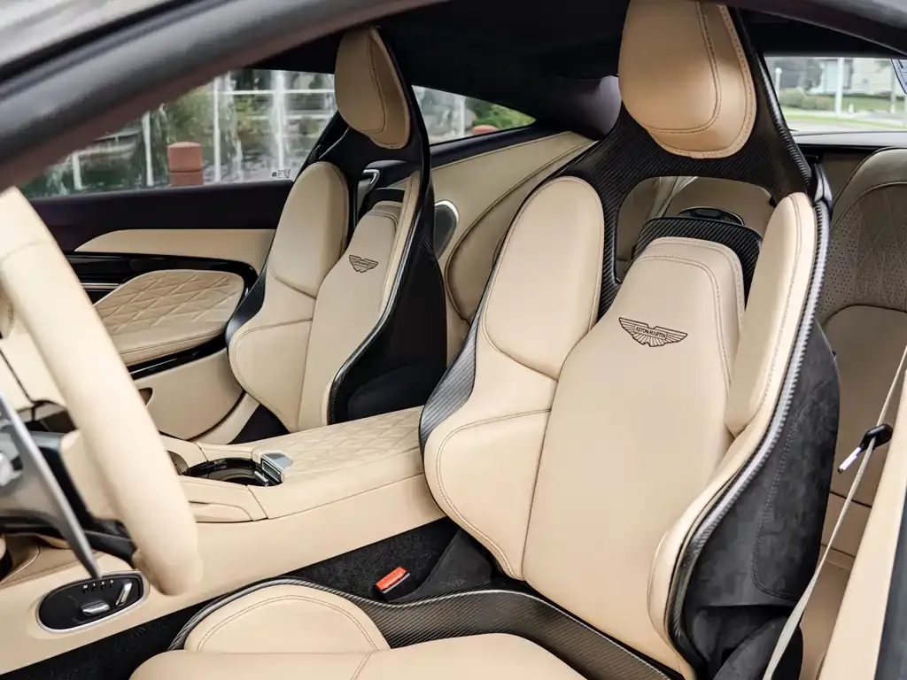 Aston Martin DB12 2024 из CN, фото 5