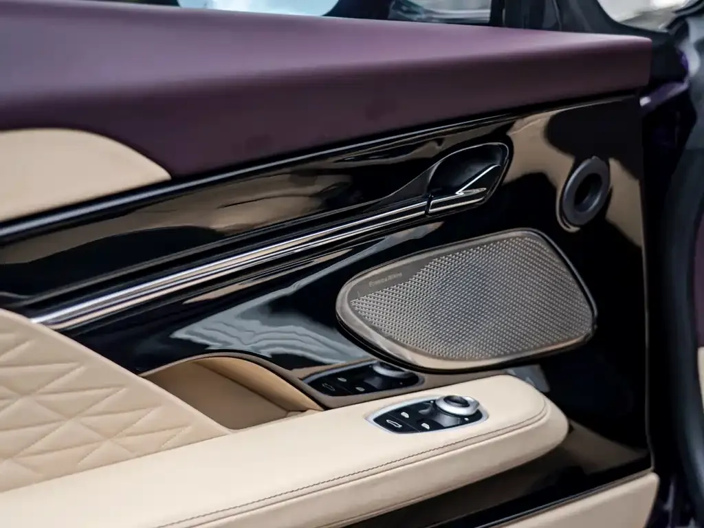 Aston Martin DB12 2024 из CN, фото 6