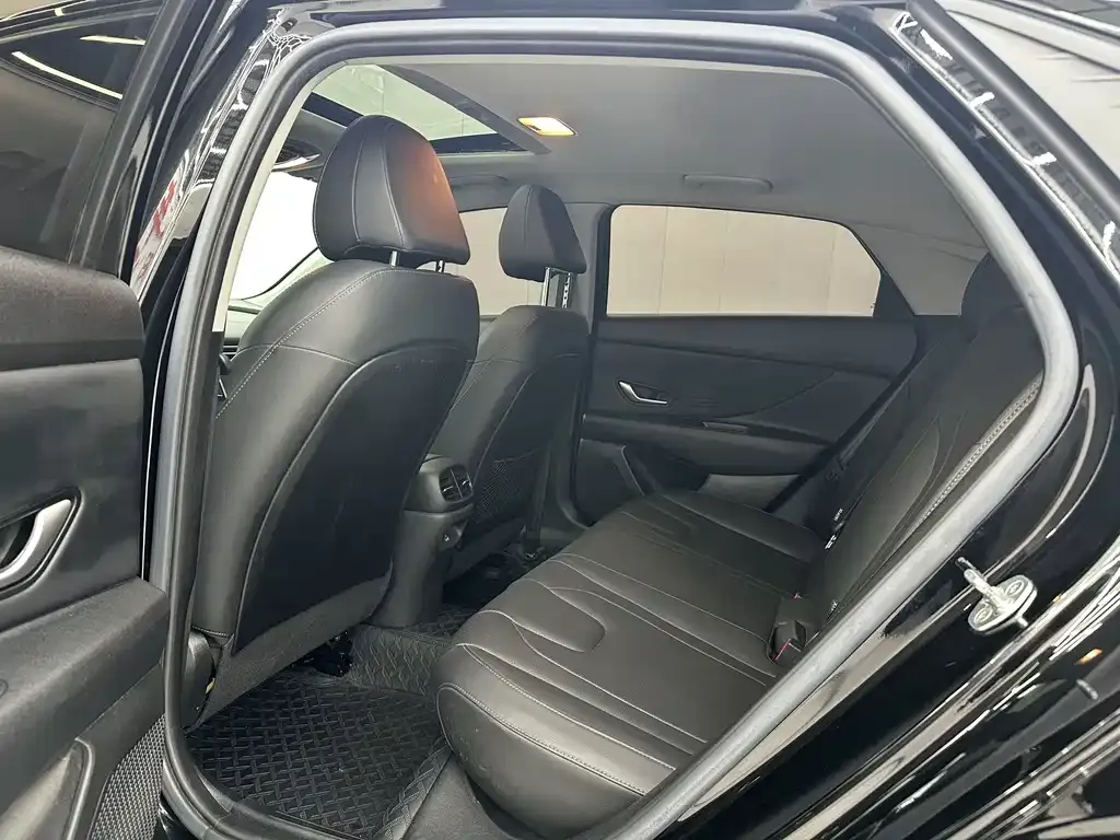 Hyundai Elantra 2022 из CN, фото 3