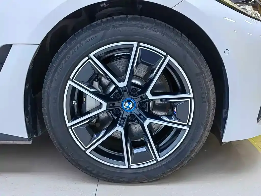 BMW i4 2025 из CN, фото 9
