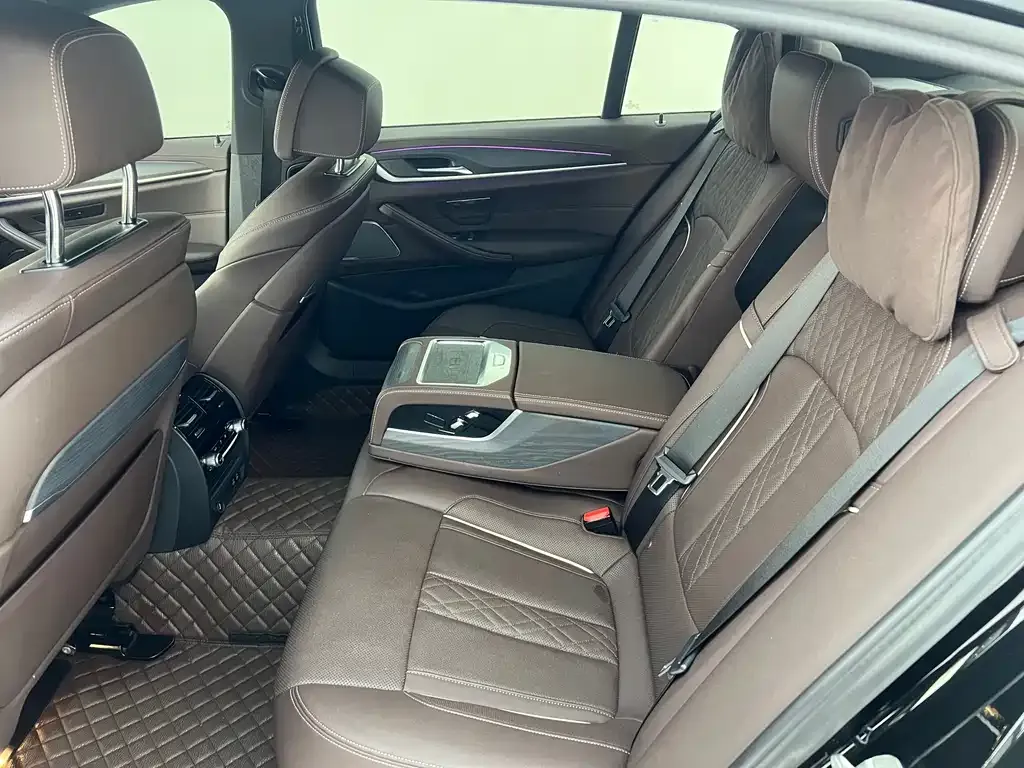 BMW 5 Series 2023 из CN, фото 4