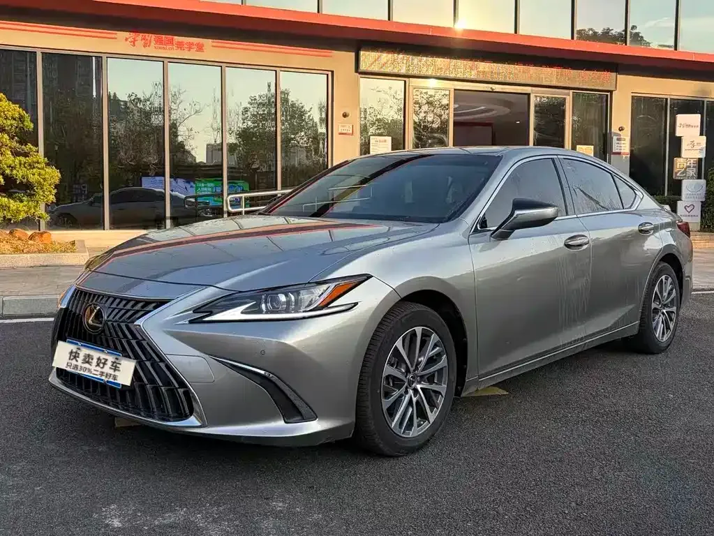 Lexus ES — фото 1