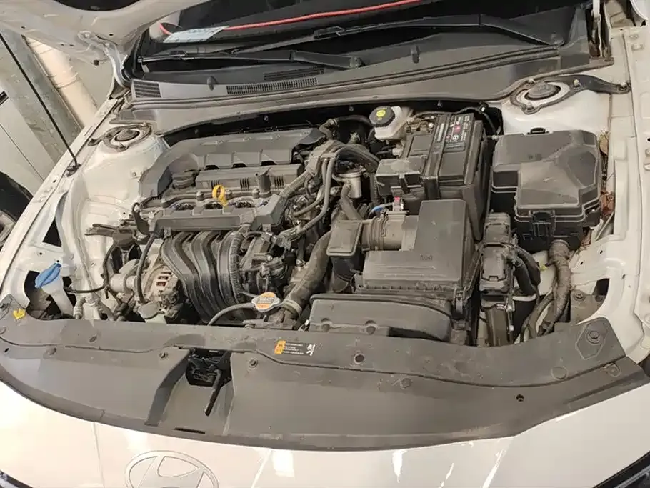 Hyundai Elantra — фото 10