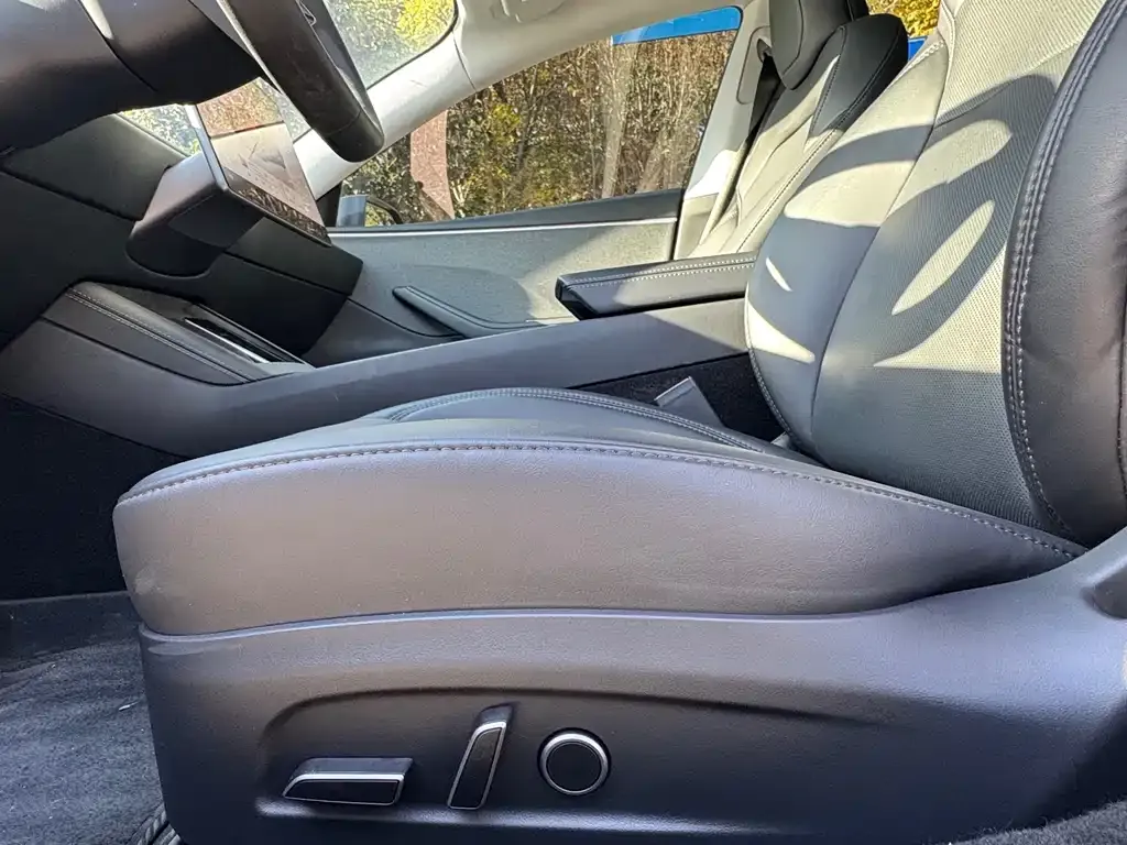 Tesla Model 3 — фото 10