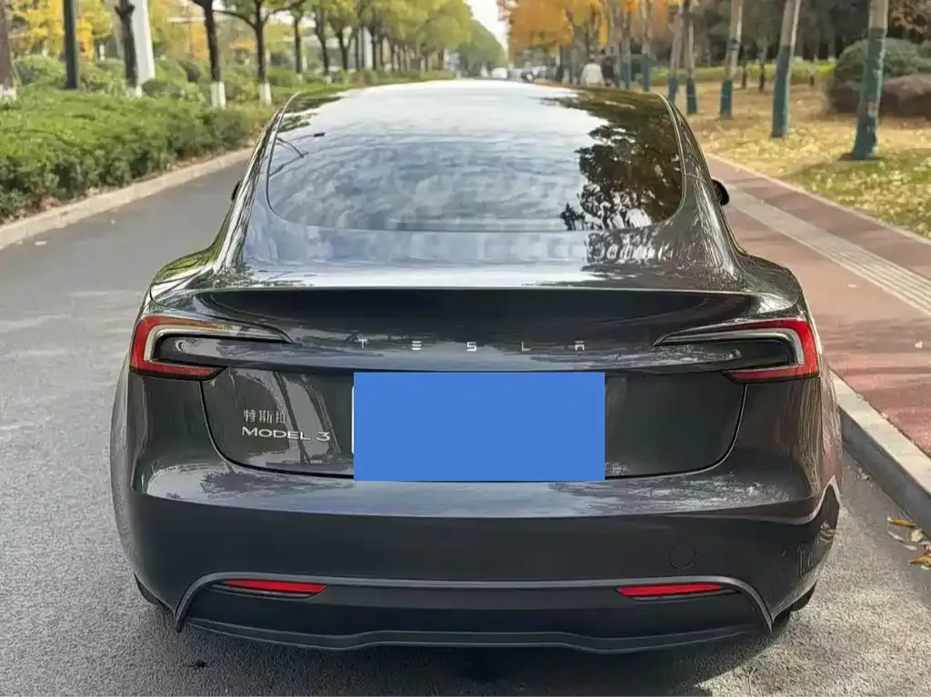 Tesla Model 3 — фото 4