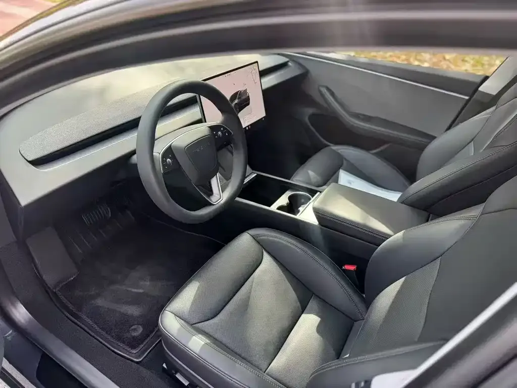 Tesla Model 3 — фото 9