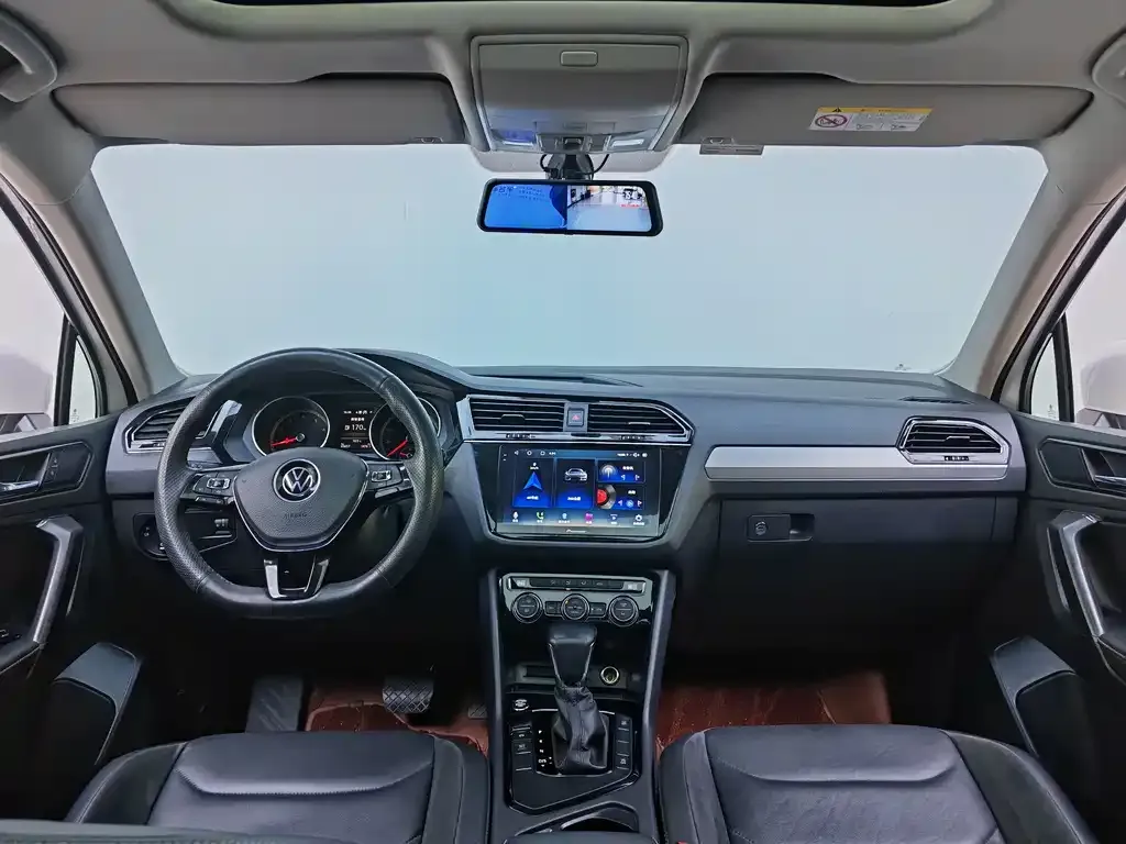 Volkswagen Tiguan L — фото 3