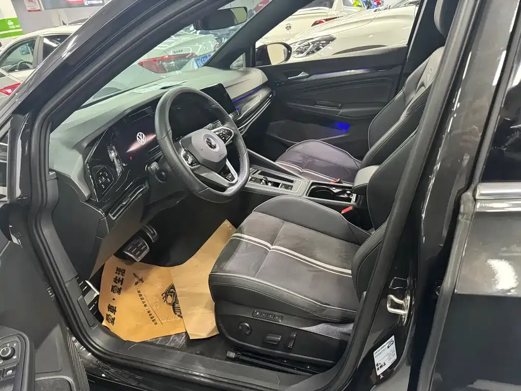 Volkswagen Golf 2024 из CN, фото 9