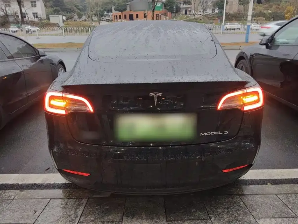 Tesla Model 3 — фото 10