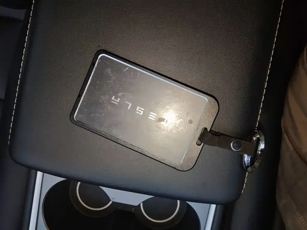 Tesla Model 3 — фото 3