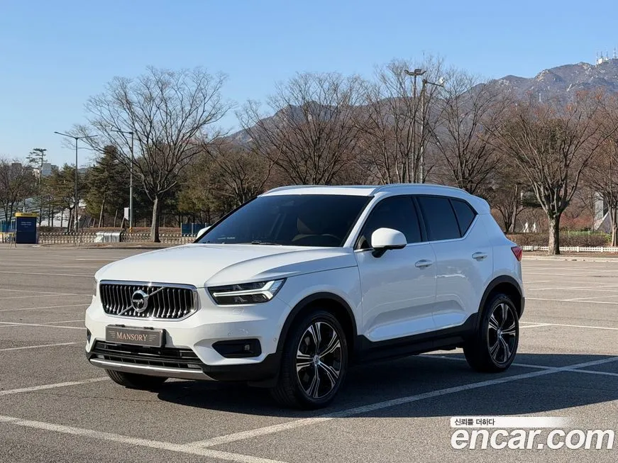 Volvo XC40 — фото 1