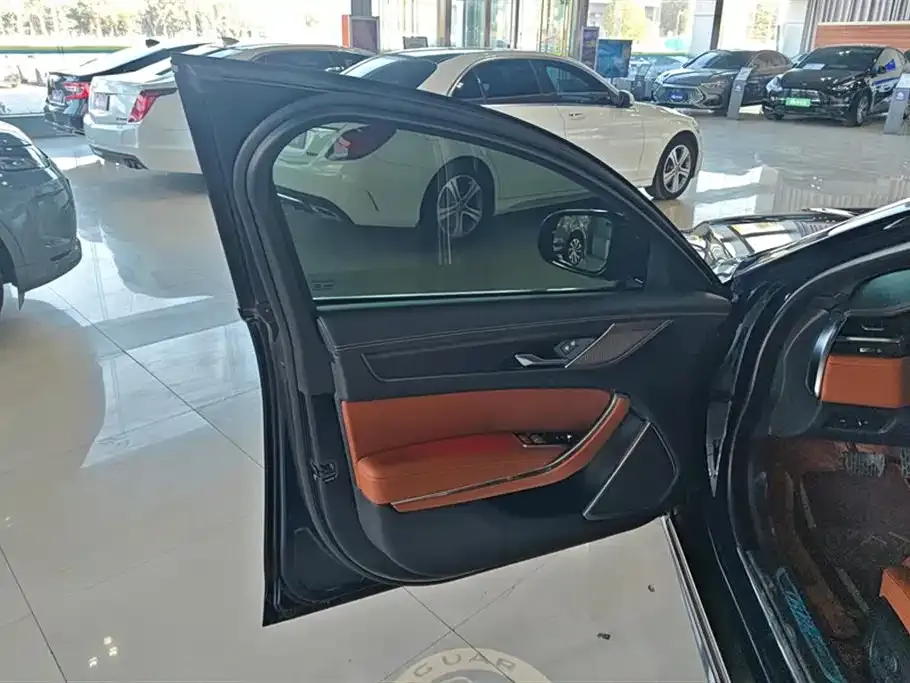 Jaguar XFL 2023 из CN, фото 6