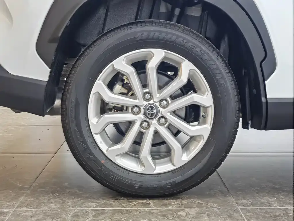 Toyota Frontlander 2023 из CN, фото 10