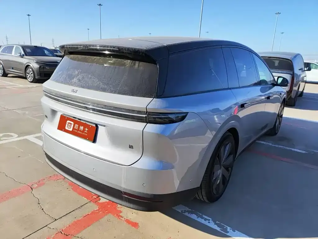 Li Auto i8 — фото 7