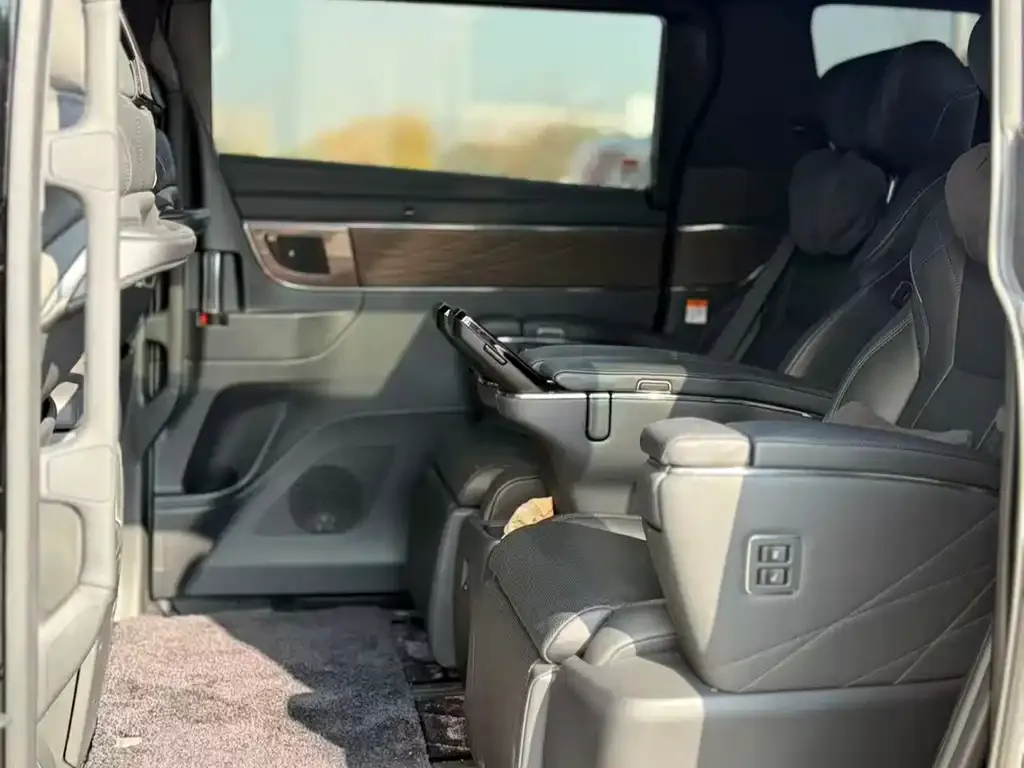 Toyota Vellfire 2024 из CN, фото 3