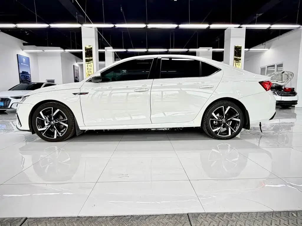 Skoda Octavia — фото 7
