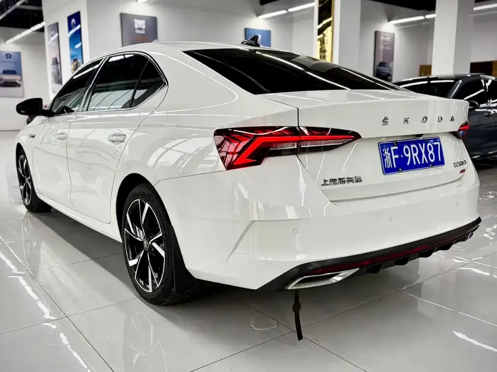 Skoda Octavia — фото 3