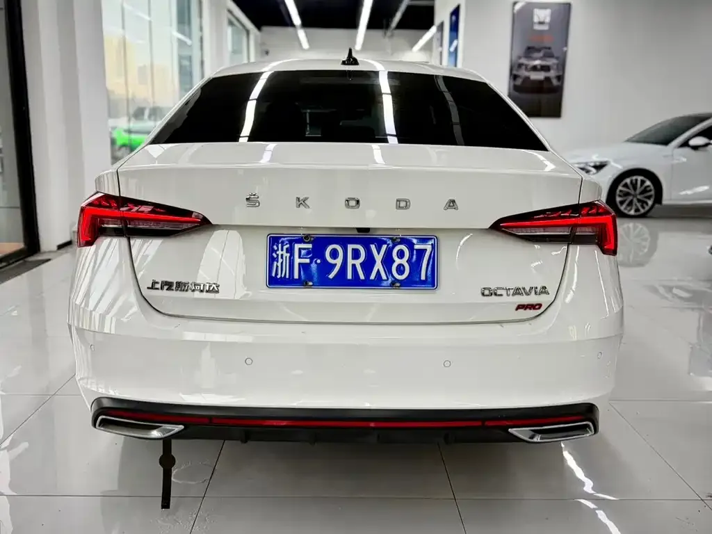 Skoda Octavia — фото 2