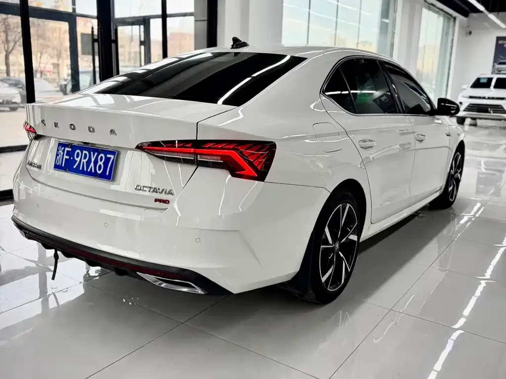 Skoda Octavia — фото 5