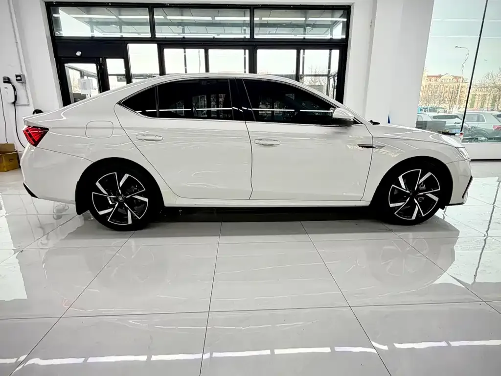 Skoda Octavia — фото 8