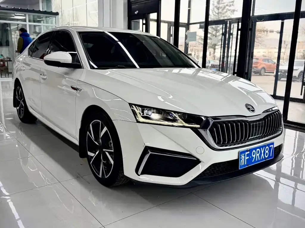 Skoda Octavia — фото 4