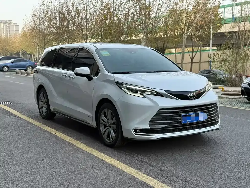 Toyota Sienna 2025 из CN, фото 4