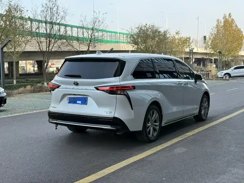 Toyota Sienna 2025 из CN, фото 3
