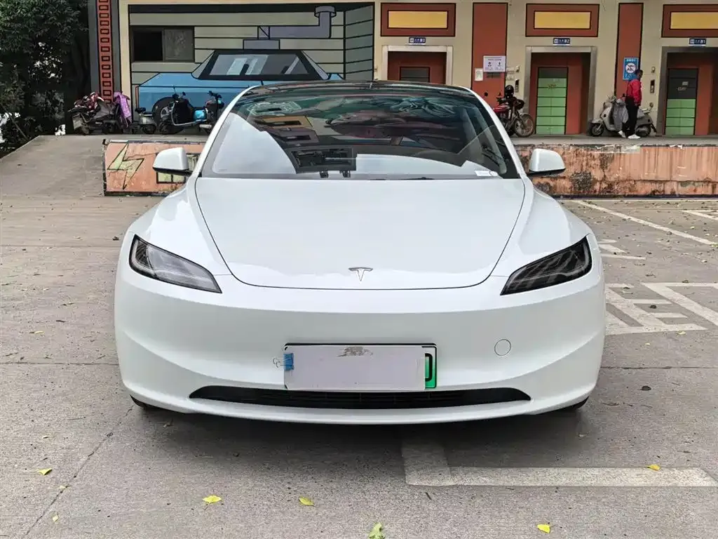 Tesla Model 3 — фото 10