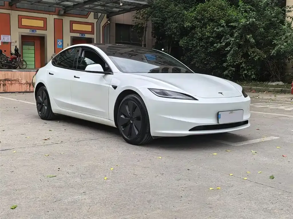 Tesla Model 3 — фото 8