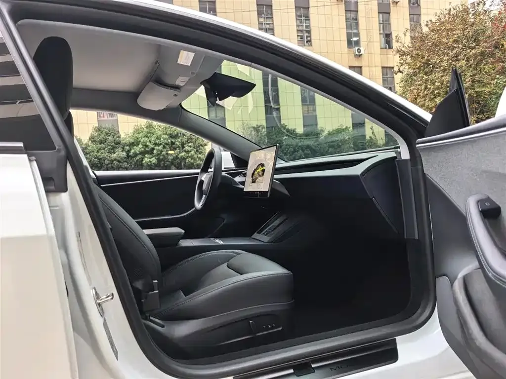 Tesla Model 3 — фото 2
