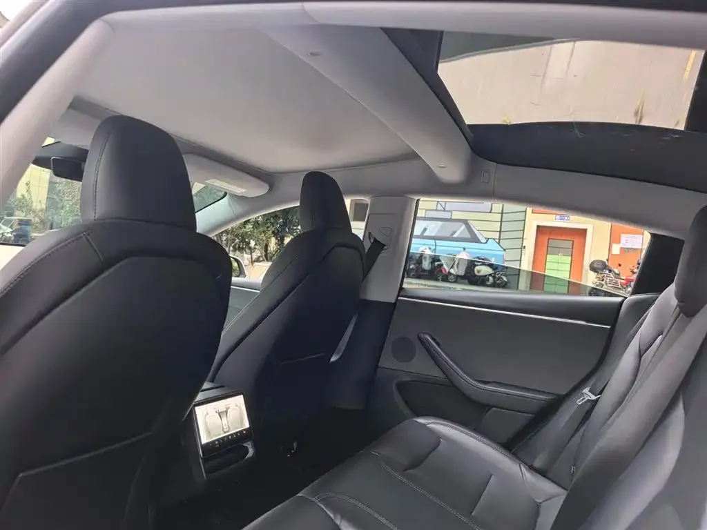 Tesla Model 3 — фото 4