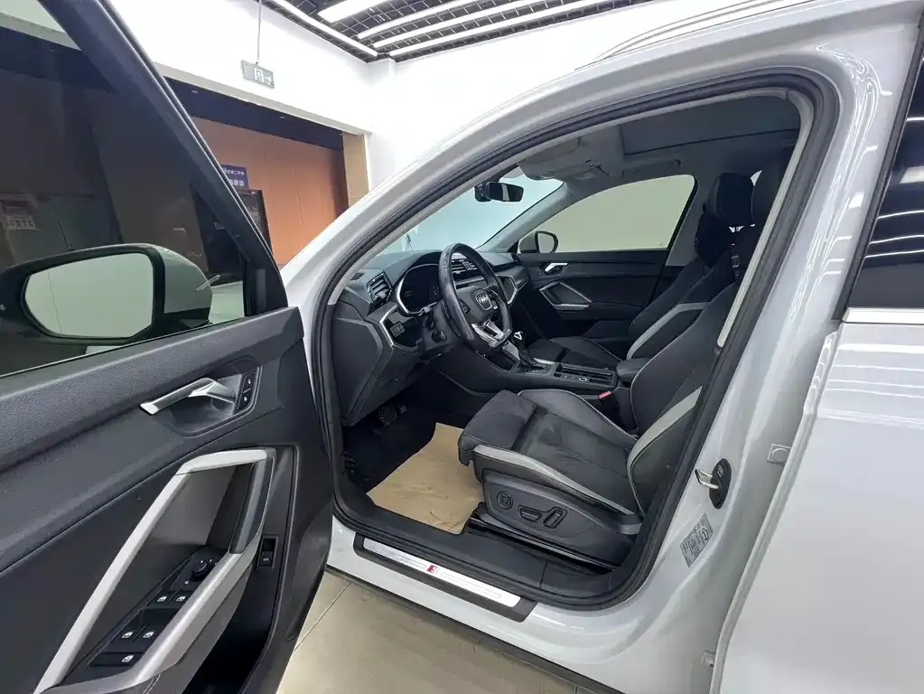 Audi Q3 2023 из CN, фото 5