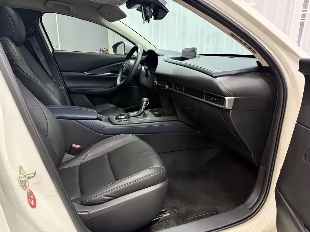 Mazda CX-30 2022 из CN, фото 10