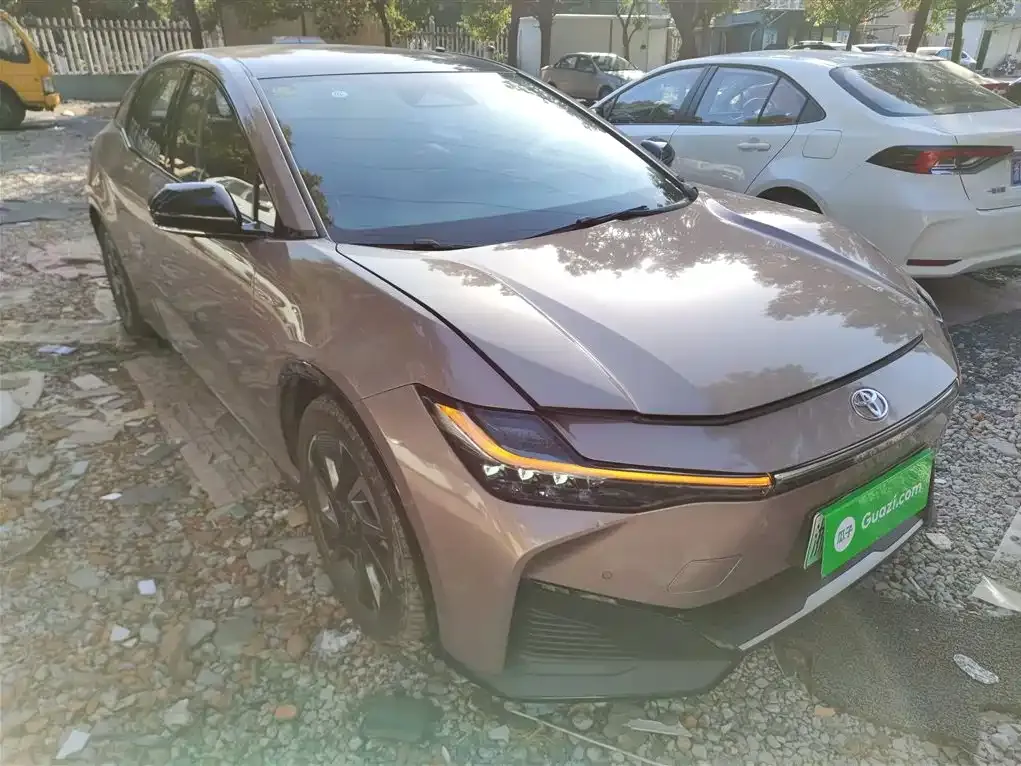Toyota bZ3 2023 из CN, фото 3