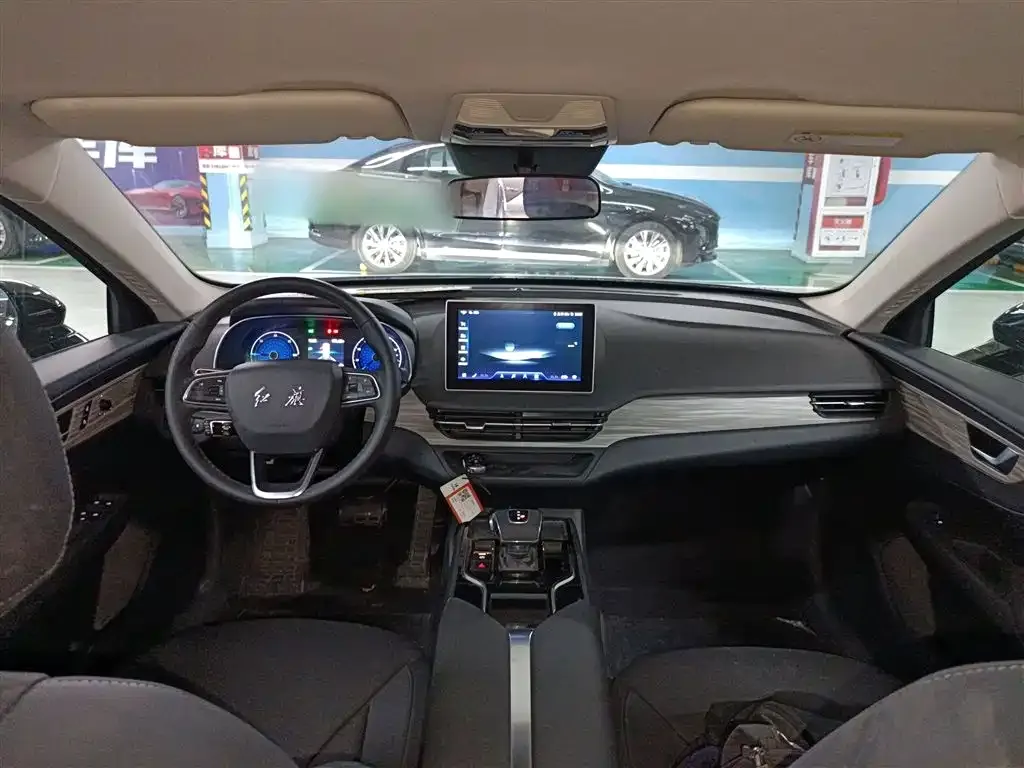 Hongqi E-QM5 2024 из CN, фото 10
