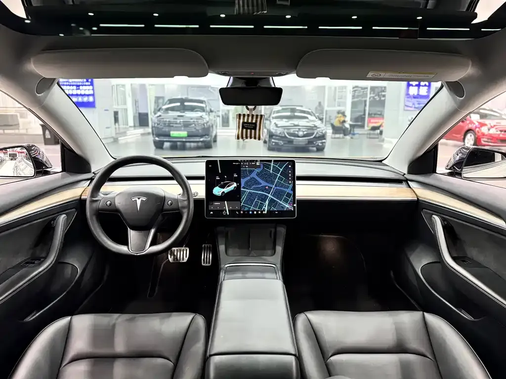 Tesla Model 3 — фото 7