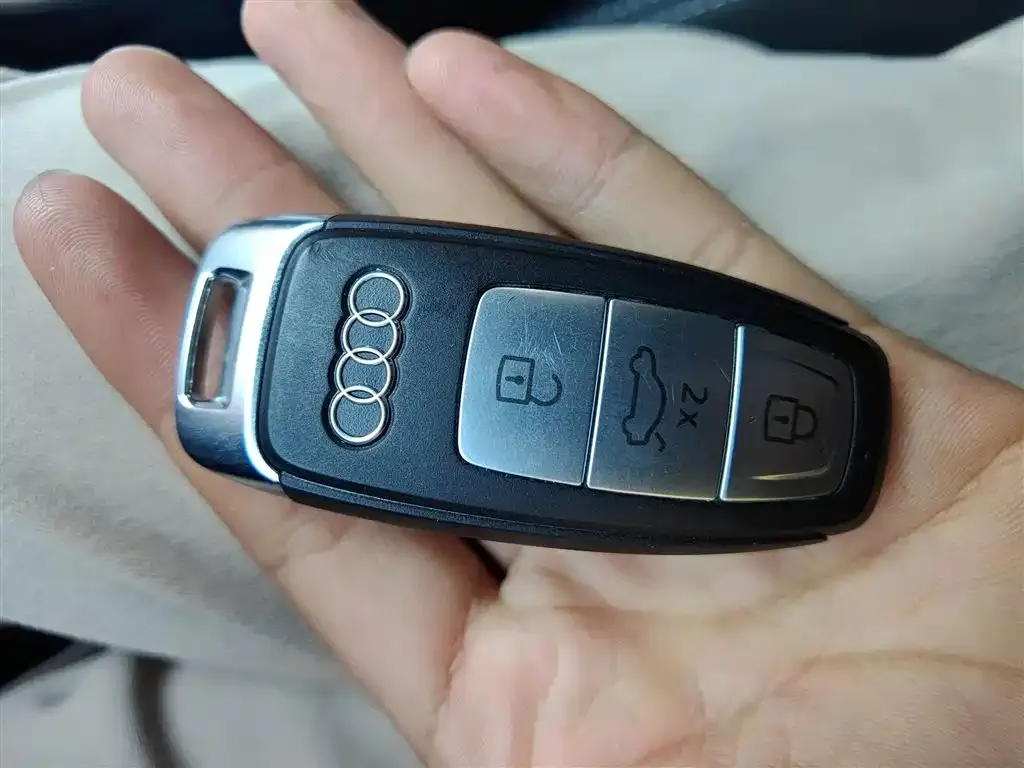 Audi A6L 2023 из CN, фото 2