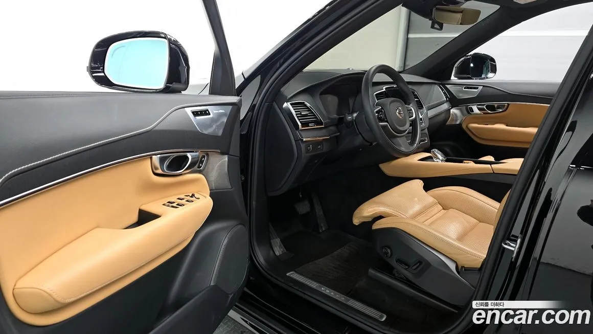 Volvo XC90 — фото 10