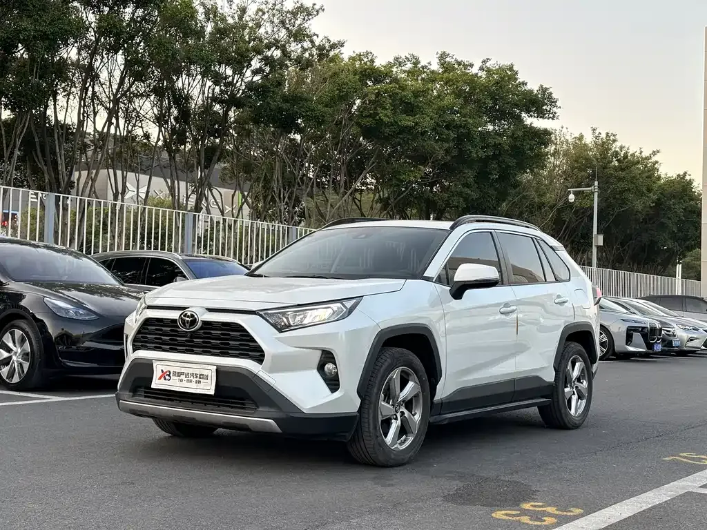 Toyota RAV4 2021 из CN, фото 1