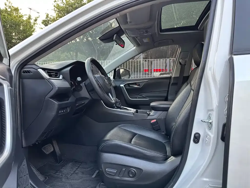 Toyota RAV4 2021 из CN, фото 3
