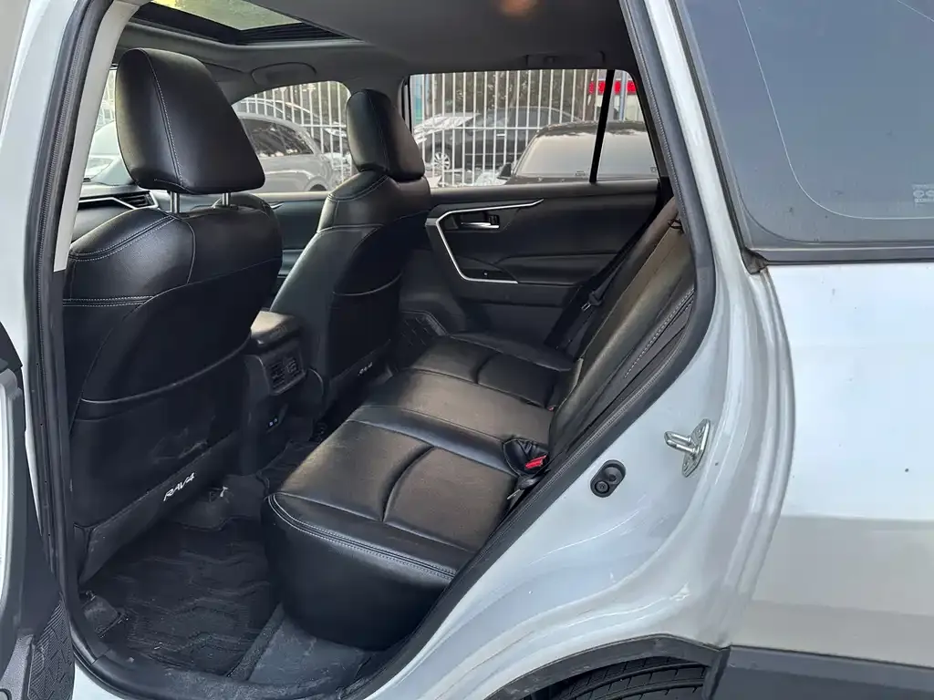 Toyota RAV4 2021 из CN, фото 8