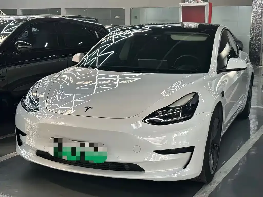 Tesla Model 3 — фото 1