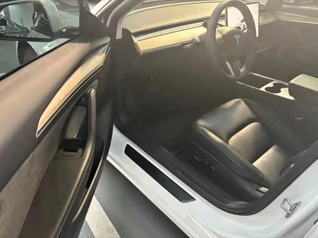 Tesla Model 3 — фото 3