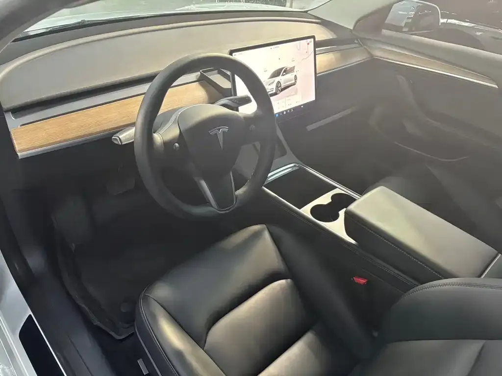 Tesla Model 3 — фото 7